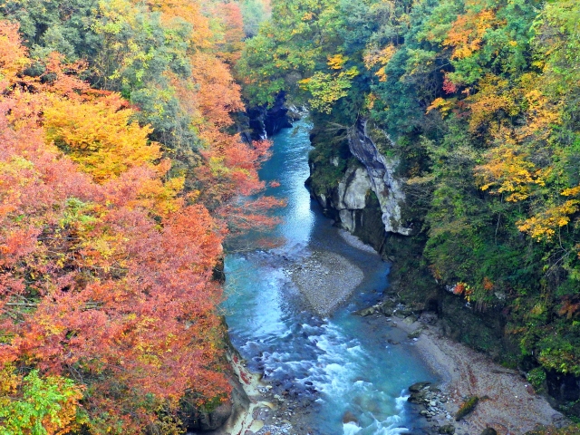 手取峡谷・白峰 国道157号